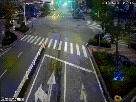 事发兴宁！又是闯红灯酿事故！监控记录惊险一幕！