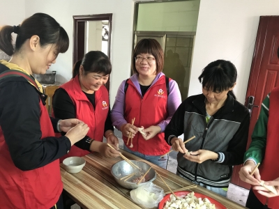 这个冬季不寒冷！今天，他们带着关爱走进梅县区敬老院