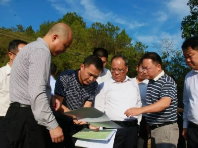 余其豹到兴宁径南镇调研“双龙”高铁项目建设情况