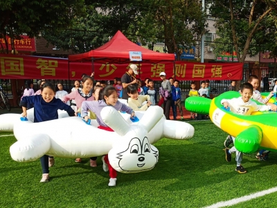 运转乾坤、掌上明珠、车轮滚滚...梅城萌娃们这是在干嘛？ 