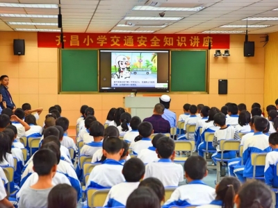 蜀黍变老师，安全送给你！这样的交通安全课你们喜欢么？
