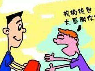 粗心！兴宁一司机加油大意丢钱包，油站员工查看监控帮找回