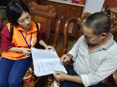 文明“敲敲门”，创文入户宣传走进梅县社区