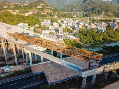 相当于停放100辆小轿车！大丰华高速成功架起“两个最”