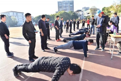 蕉岭公安组织民警开展体能测试，提升队伍战斗力