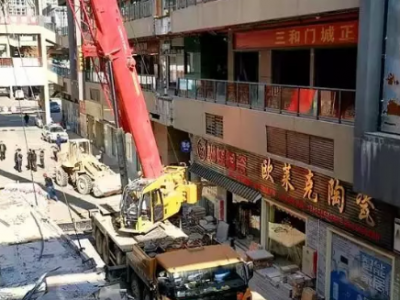 锦绣国际连廊塌陷砸中车？真相在这...