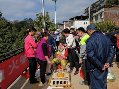 20多种农产品1小时抢购一空！这就是梅州扶贫的力量