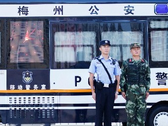 别贪杯！梅江警方连救两名“路边醉猫”