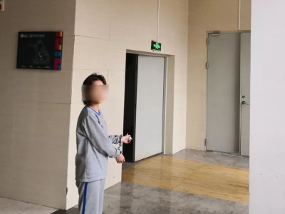 荒唐！只因一个表情包，梅城一少女竟约上朋友干这事…