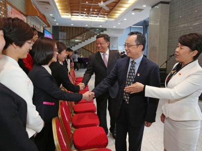 妇女“半边天”助梅州撑起“艳阳天” ！陈敏接见我市出席广东省妇女第十三次代表大会的34名妇女代表