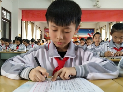 一笔一划写字、一言一行立德！梅县扶外小学举行百人硬笔书法大赛