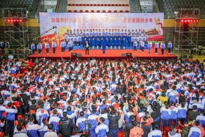 唱红歌不忘初心一片！今天，“开国将军后代合唱团”走进东山学校