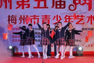 梅城剑英体育馆歌舞连连、掌声阵阵！原来是...
