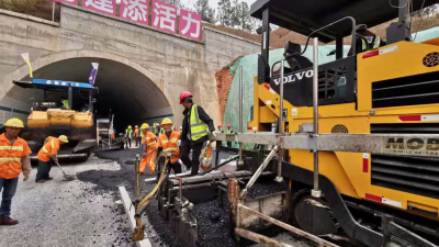 离通车更近一步！梅州东环高速沥青下面层试验路顺利完成
