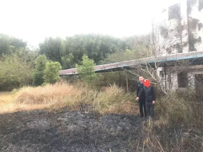 绝不姑息！蕉岭一男子野外草地吸烟引发火灾被行拘