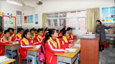 山里娃的引路人...她勤奋的足迹，为五华孩子点亮一盏温暖的“灯”