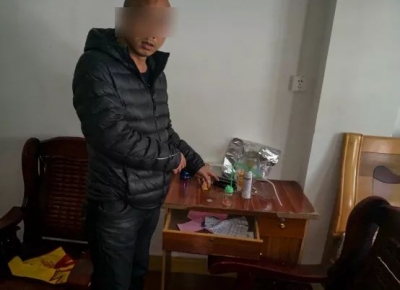 出租屋内竟偷偷干这事...梅江民警出动，抓！