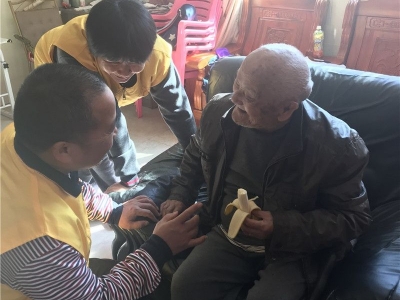 冬日暖心给英雄！志愿者到梅县走访慰问抗战老兵