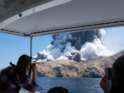 新西兰火山喷发事故中两名受伤的中国公民已恢复意识