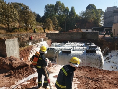 平远版“烈火英雄”上演！消防员10分钟扑灭着火油罐！