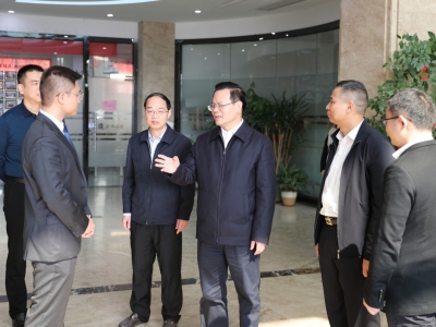 曾永祥慰问部分重点纳税企业