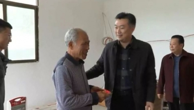 熊锋松走访慰问贫困户、低保户、退役军人等群体