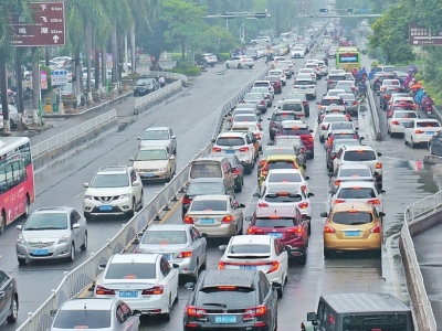 梅州高速公路迎来返程高峰，日均车流量同比下降明显！