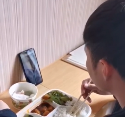 广东援汉医疗队里的铁汉柔情：他是勇敢的战士，也是柔软的父亲