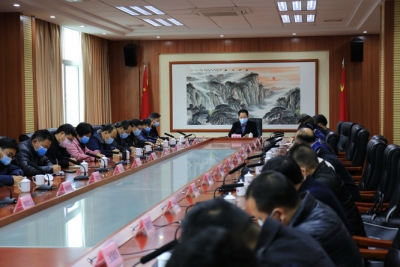 梅江区再研究再动员再部署防控工作