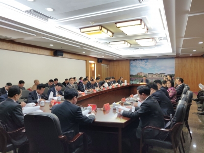 市七届人大七次会议主席团举行第一次会议