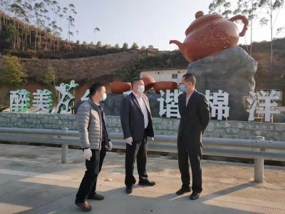 他亲自运送一批口罩送回家乡…今天，发生在棉洋高速出口的一幕让人动容