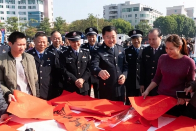 今天是“110”宣传日，让我们用正确的方式给梅江警察蜀黍打call~