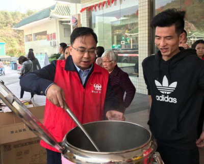 情满旅途！梅州这群志愿者为返乡游子送上暖心服务