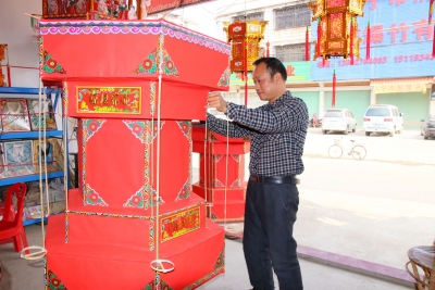 兴宁花灯传人吴东华：为尽孝而回家继承花灯生意