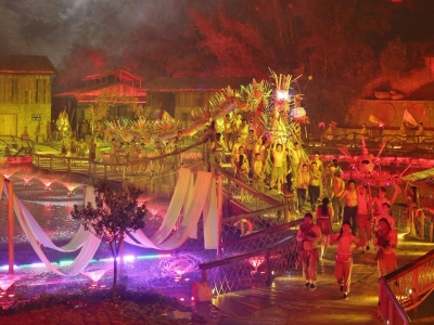 光与火的盛宴！来看，丰顺这条龙“火”了...