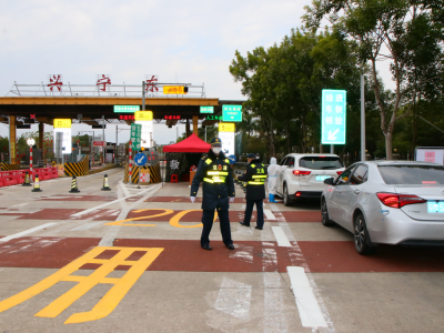 一车不漏 一人不漏！兴宁市严格检查进入市内车辆