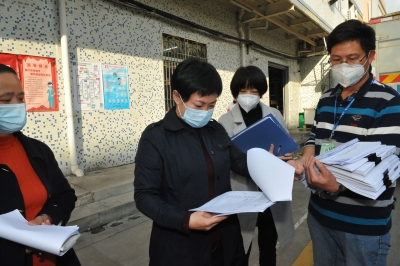 梅江区区长钟秀堂检查疫情防控和复工复产工作 