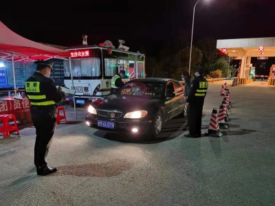 不留名送口罩、热腾腾的夜宵...公安民警奋战在一线，他们都记在心里