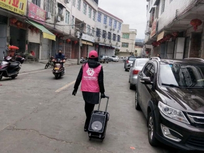 战疫路上，她们是平远东石社区亮眼的温馨粉...