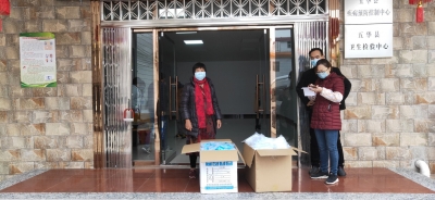 毅然拿出两万元！五华六旬老人向医务人员捐赠口罩卫生帽各3000个