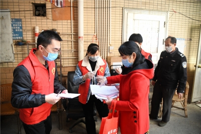 防疫前线党旗飘！兴宁税务党员志愿者积极投身基层防疫战
