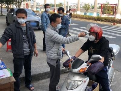 寒风中的坚守！梅县程江社区居民自发设立监测点，保卫家园安全！