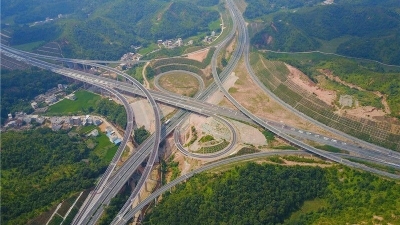 疫情防控期间，全国收费公路免收车辆通行费！
