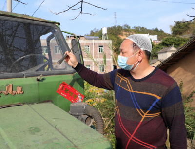 危险来临，五华这位村支书挡在群众面前！自己头部却缝了8针！