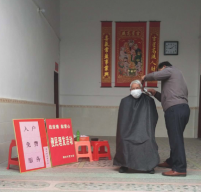 这个村“两委”好样滴！组织理发师为老人、老党员、困难群体等解决“头”等大事