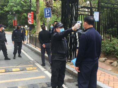 我市小区实行暂时性封闭管理：快递、外卖自行领取、来访登记