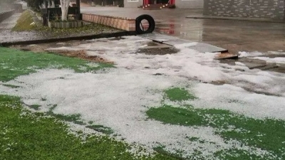 今日凌晨，平远八尺疫情防控检查点突遇冰雹！