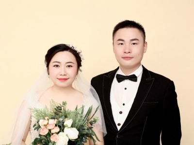 “婚礼延期了，但幸福没有延期！”梅江区95后新婚夫妻延期婚礼投身防疫工作