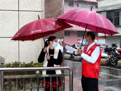 三步一岗五步一哨，见车就查见人就测！五华坚决堵住社区防控漏洞 