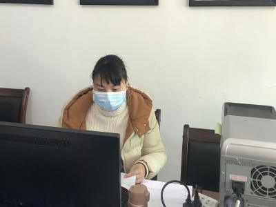 义无反顾！把老人小孩安抚好，她和丈夫共同奋战在梅江防疫一线...